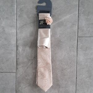jf j.ferrar Ecru Paisley Tie, pocket square and lapel pin set